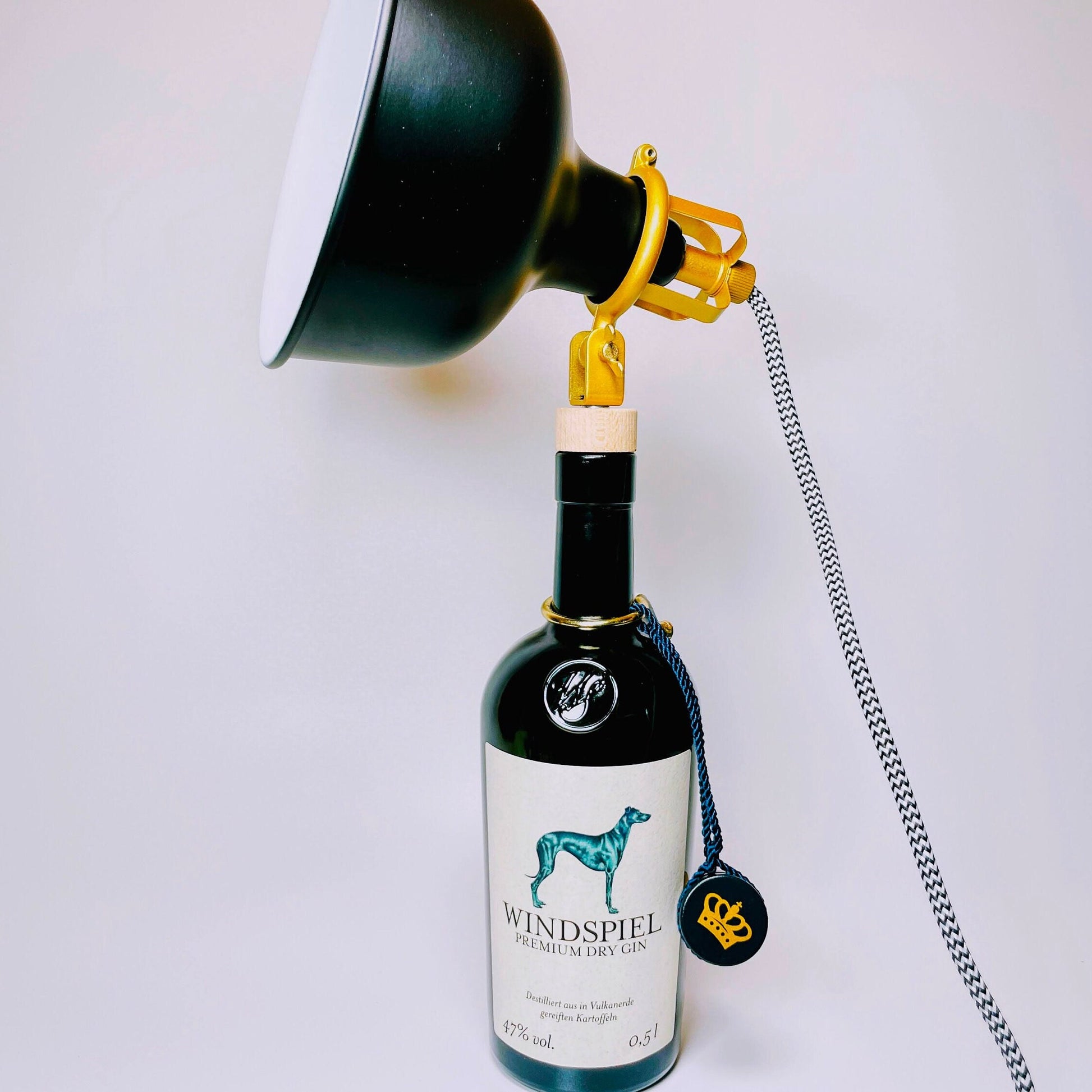 Windspiel Gin Vintage-Lampe | Handgemachte Upcycling Tischlampe aus Windspiel Gin | Einzigartige Geschenkidee | Deko-Licht | Windhund  Eifel