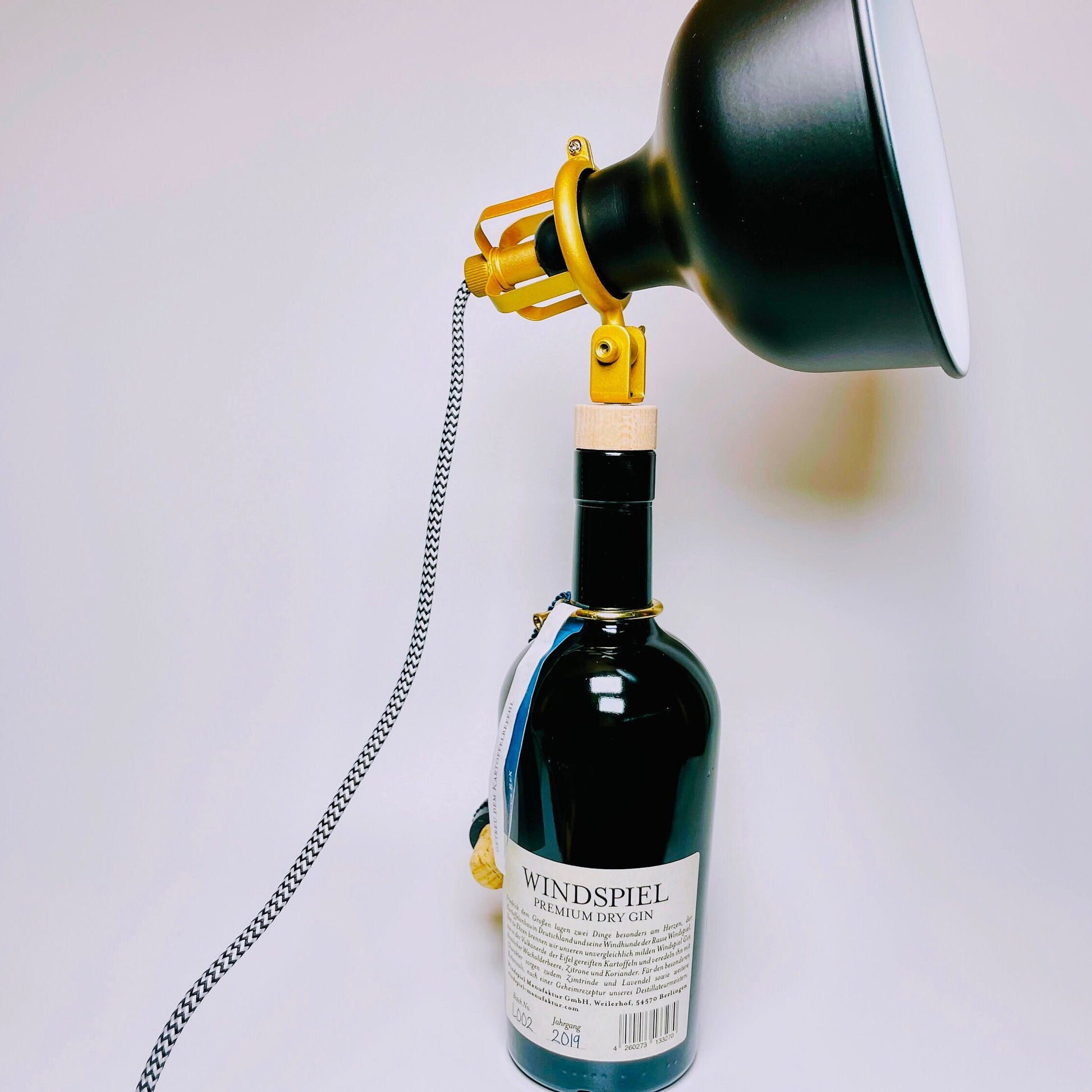 Windspiel Gin Vintage-Lampe | Handgemachte Upcycling Tischlampe aus Windspiel Gin | Einzigartige Geschenkidee | Deko-Licht | Windhund  Eifel