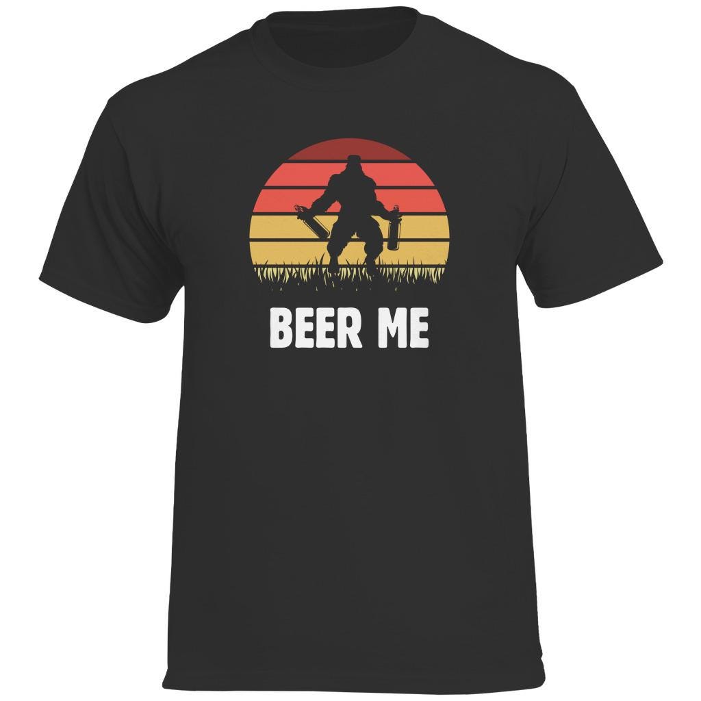 BEER ME T-Shirt mit Bigfoot-Motiv – Lustiges Bier-Shirt für Craftbier-Fans - 100% Baumwolle
