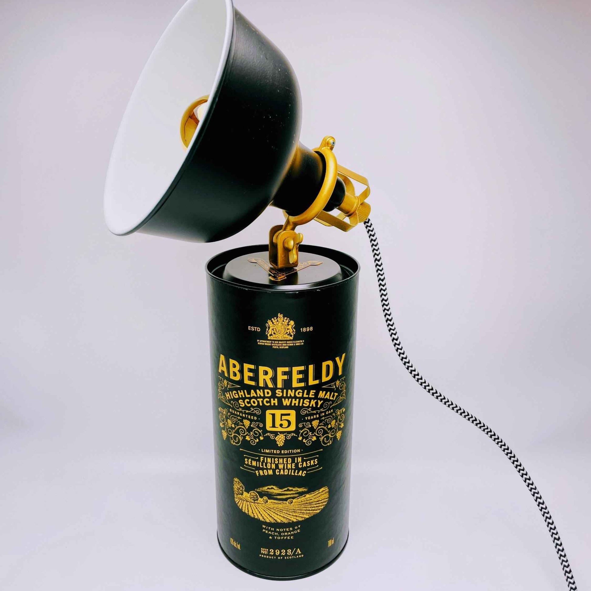 Tischlampe aus Whisky Tubes | Handgemachte Upcycling Design-Lampe für Whisky-Fans | Einzigartige Geschenkidee | Retro Licht Deko