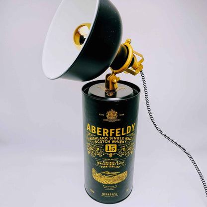 Tischlampe aus Whisky Tubes | Handgemachte Upcycling Design-Lampe für Whisky-Fans | Einzigartige Geschenkidee | Retro Licht Deko