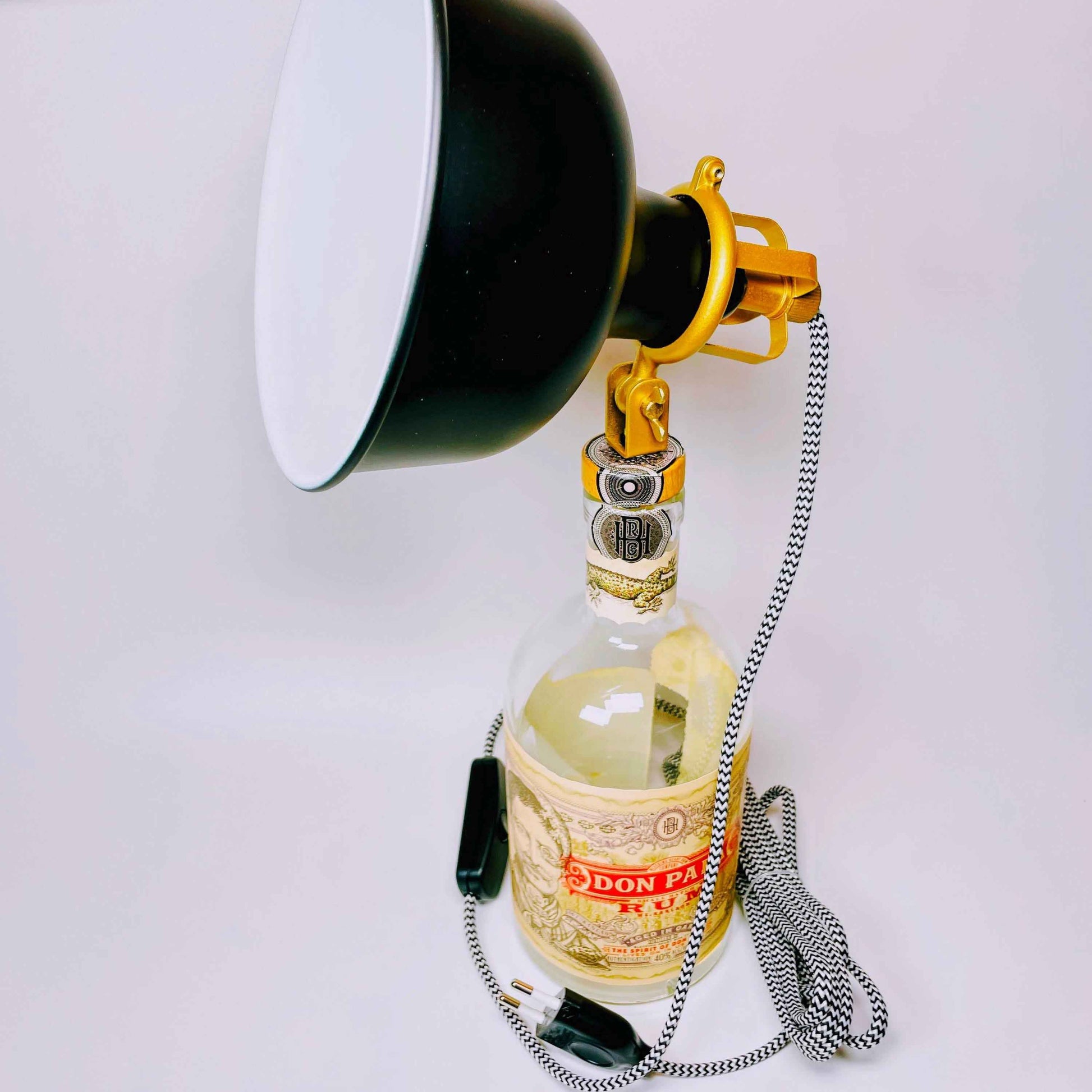 Don Papa Rum Lampe | Handgemachte Upcycling Tischlampe aus Don Papa Rum Flasche | Einzigartige Geschenkidee | Deko