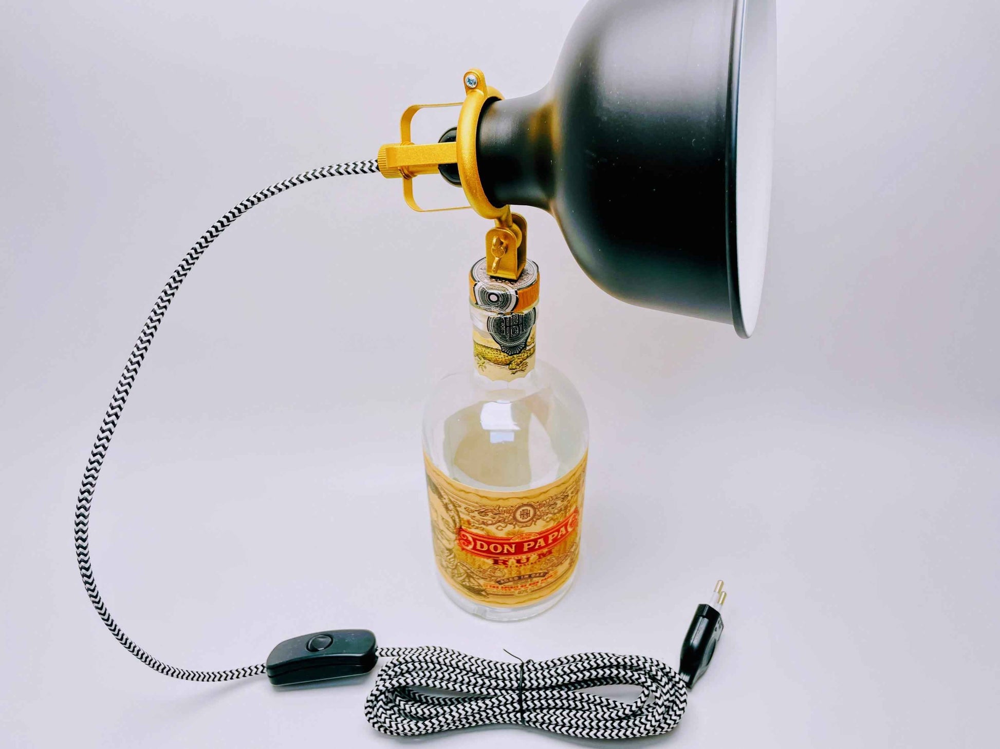 Don Papa Rum Lampe | Handgemachte Upcycling Tischlampe aus Don Papa Rum Flasche | Einzigartige Geschenkidee | Deko