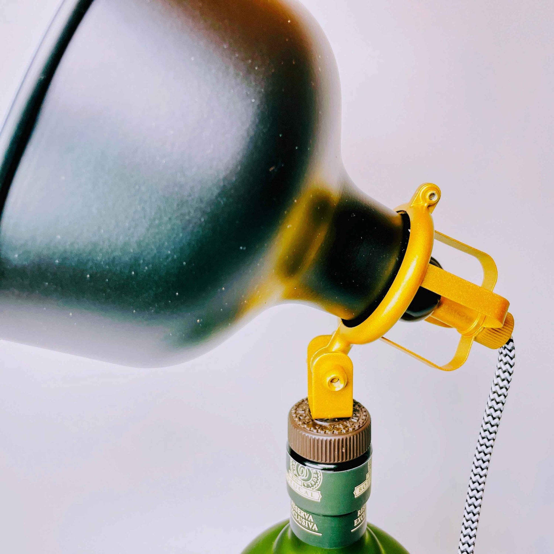 Botucal Rum Lampe | Handgemachte Upcycling Tischlampe aus Botucal Rum Flasche | Einzigartige Geschenkidee | Deko