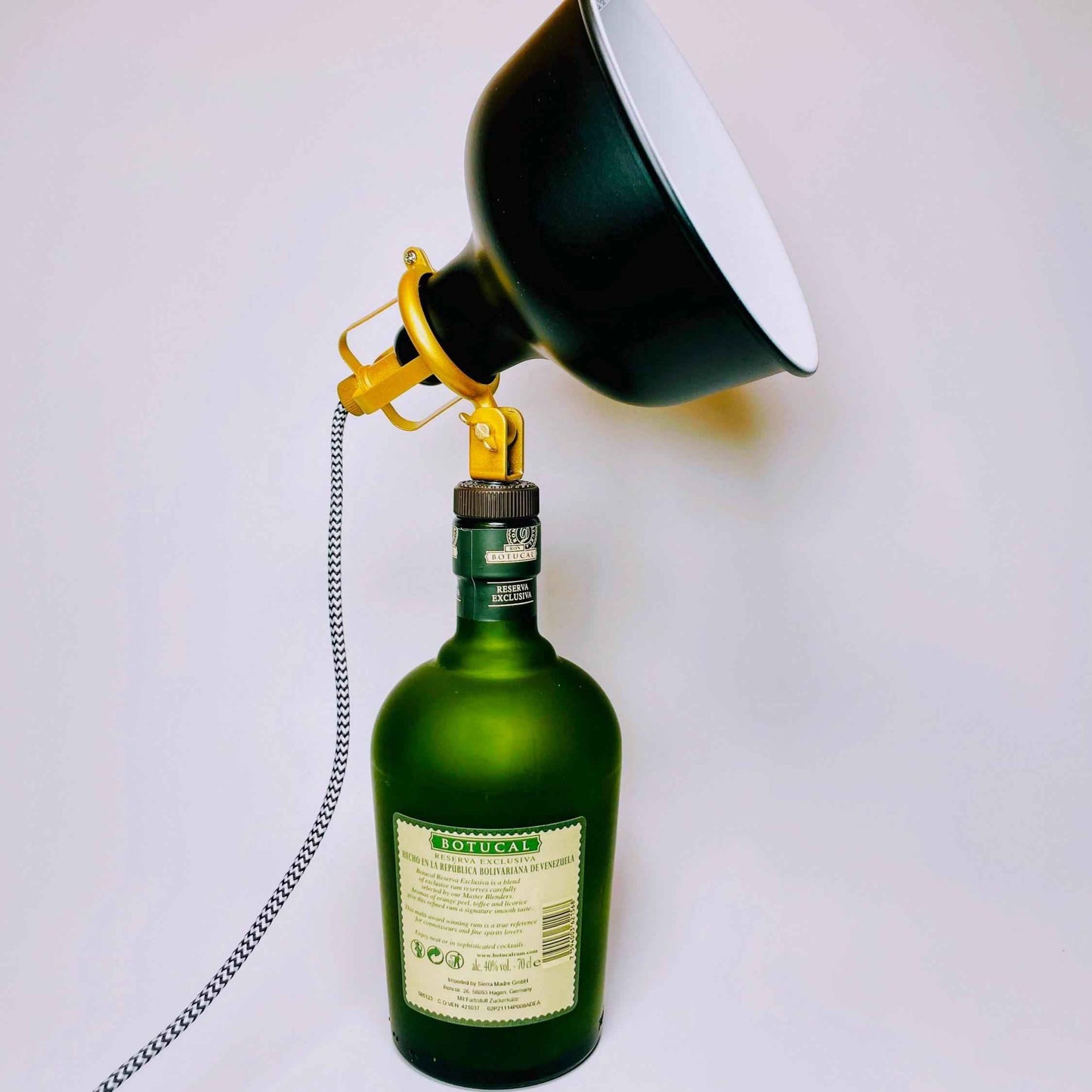 Botucal Rum Lampe | Handgemachte Upcycling Tischlampe aus Botucal Rum Flasche | Einzigartige Geschenkidee | Deko