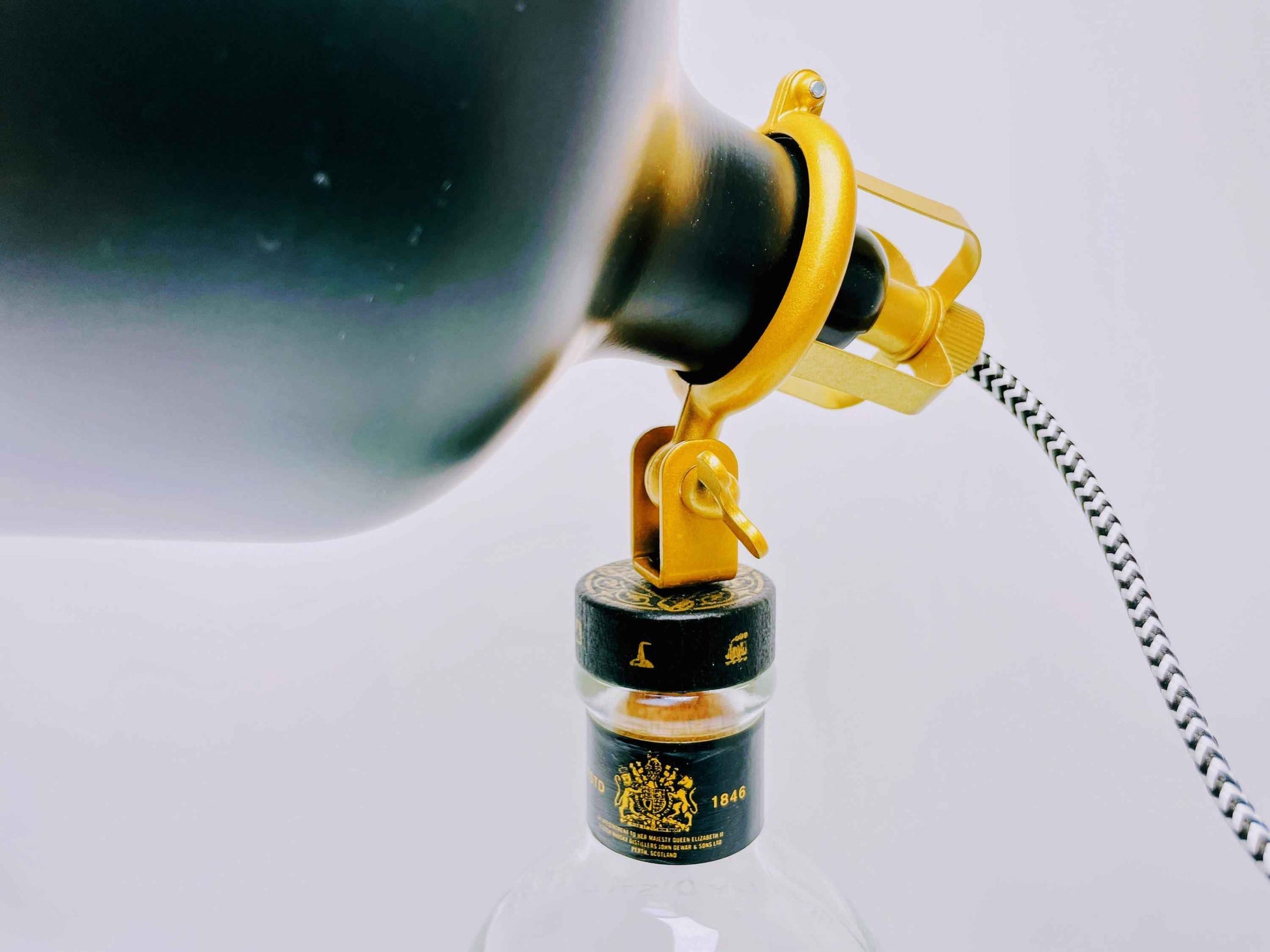 Whisky Tischlampe | Handgemachte Upcycling Lampe aus Whiskey Flaschen | Einzigartige Geschenkidee | Deko