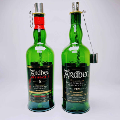 Whisky-Öllampe ”Highland Glow” | Handgefertigt aus recycelten Whiskeyflaschen | Vielseitiges Upcycling-Geschenk | Ideal für Balkon & Garten