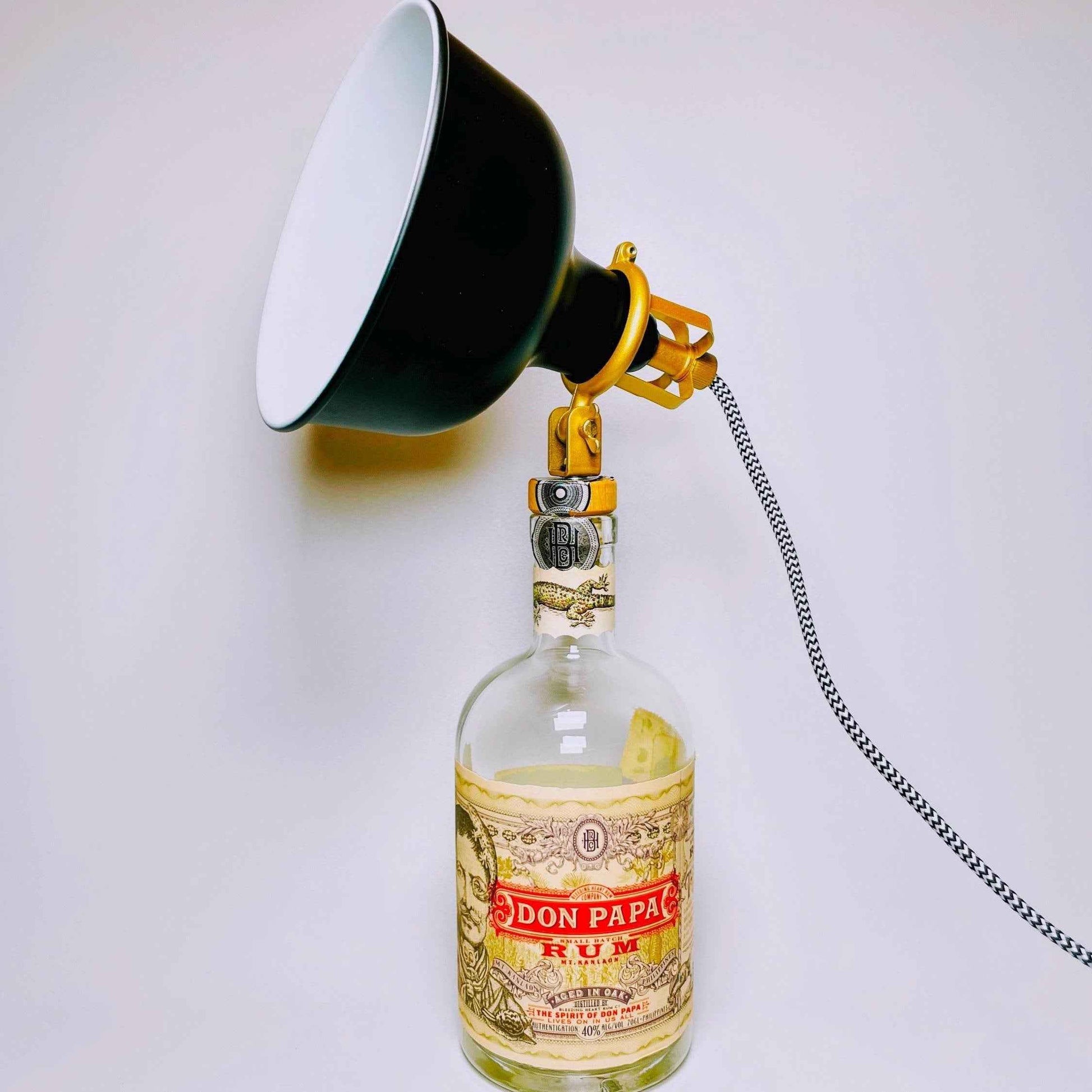 Don Papa Rum Lampe | Handgemachte Upcycling Tischlampe aus Don Papa Rum Flasche | Einzigartige Geschenkidee | Deko
