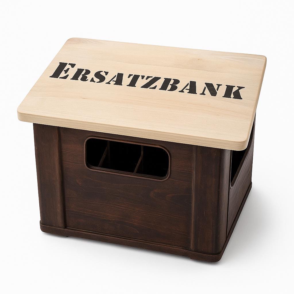Sitzbrett für Bierkasten – Ersatzbank – Holzbrett, 40x30cm – Geschenkidee für Fußball- und Bierfans