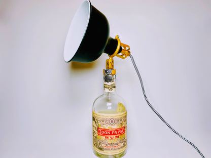 Don Papa Rum Lampe | Handgemachte Upcycling Tischlampe aus Don Papa Rum Flasche | Einzigartige Geschenkidee | Deko