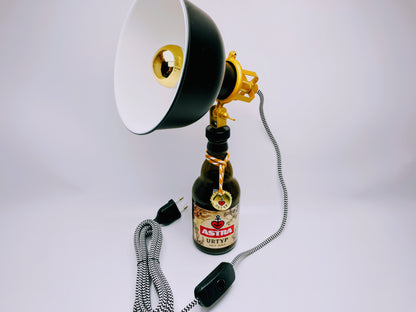 Astra Tischlampe aus echter Astra Bierflasche – Handgemachte Upcycling Retro Lampe mit warmem Licht – Geschenkidee für Hamburg St Pauli Fans