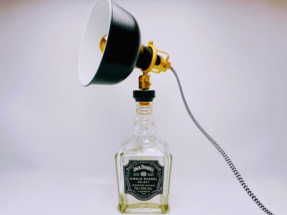 Jack Daniels Whisky Lampe | Handgemachte Upcycling Tischlampe aus Jack Daniels Single Barrel Flasche | Einzigartige Geschenkidee | Deko
