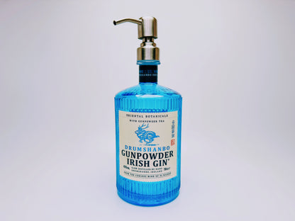 Gin-Seifenspender "Gunpowder" | Upcycling Pumpspender aus Gunpowder-Flasche | Nachfüllbar mit Seife, Lotion | Bad Deko Geschenk Irland