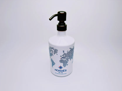 Gin soap dispenser "Nordes" | Upcycling pump dispenser from Nordes gin bottle | Refillable with soap, dishwashing liquid | Bathroom decoration | Gift Spain
