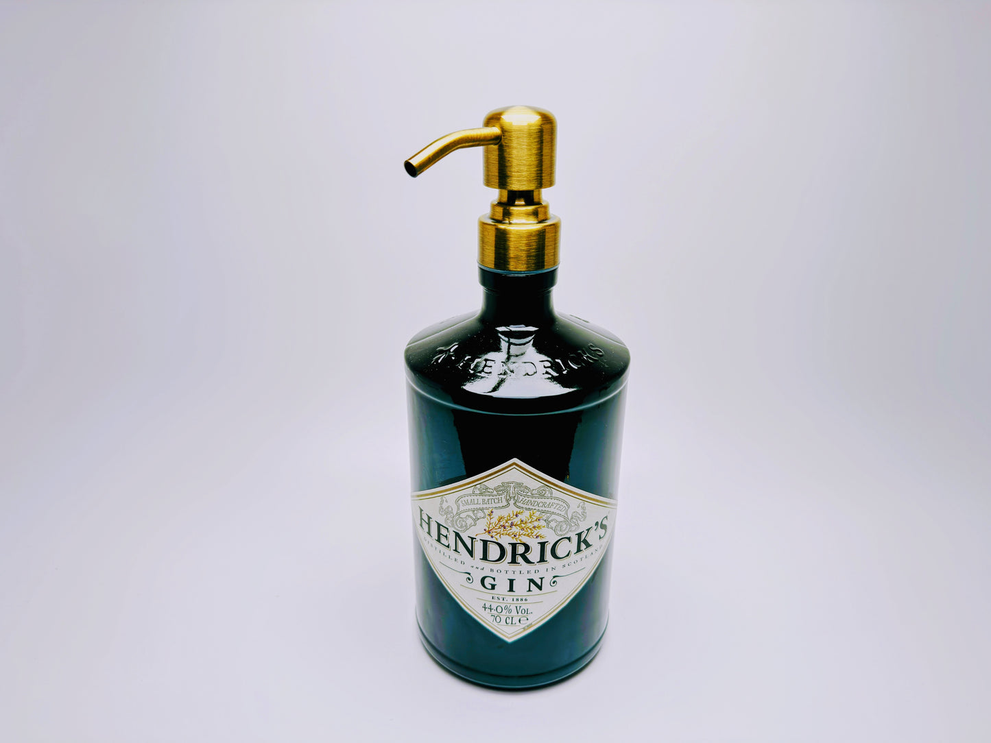 Gin soap dispenser “Hendricks” | Upcycling pump dispenser from Gin Hendricks bottle | Refillable | Bathroom decoration | Gift Scotland | 700ml