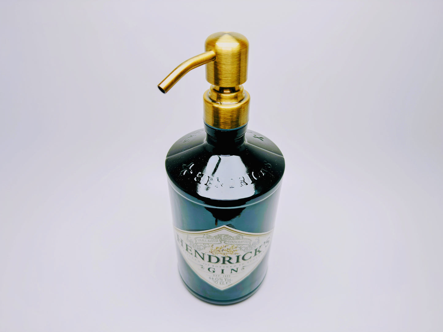 Gin soap dispenser “Hendricks” | Upcycling pump dispenser from Gin Hendricks bottle | Refillable | Bathroom decoration | Gift Scotland | 700ml