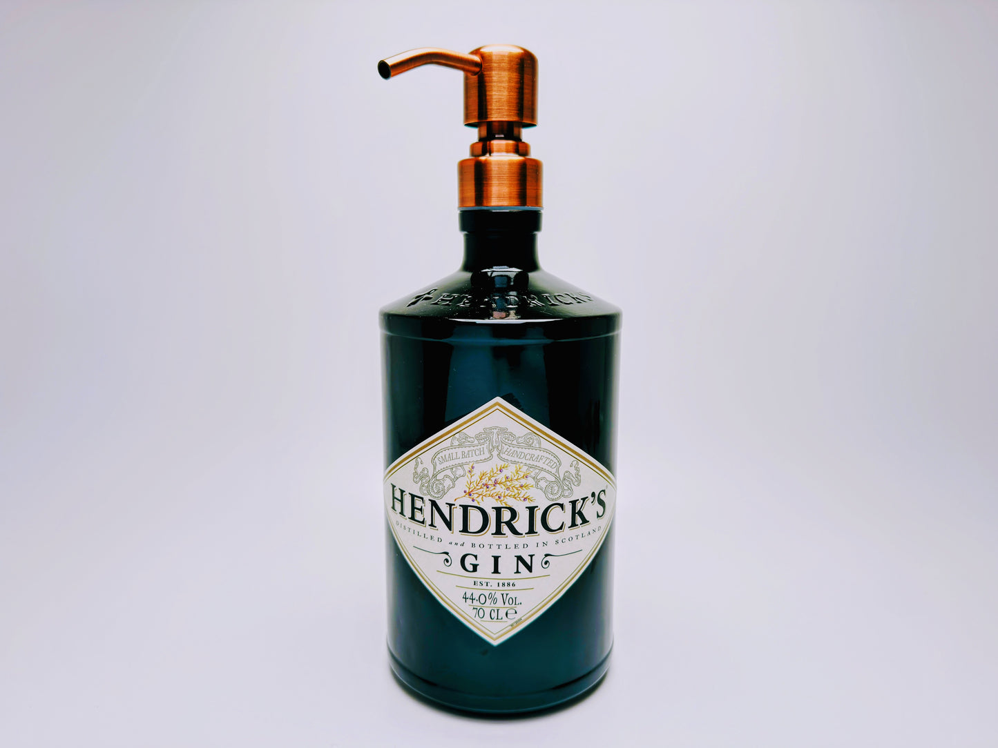 Gin soap dispenser “Hendricks” | Upcycling pump dispenser from Gin Hendricks bottle | Refillable | Bathroom decoration | Gift Scotland | 700ml