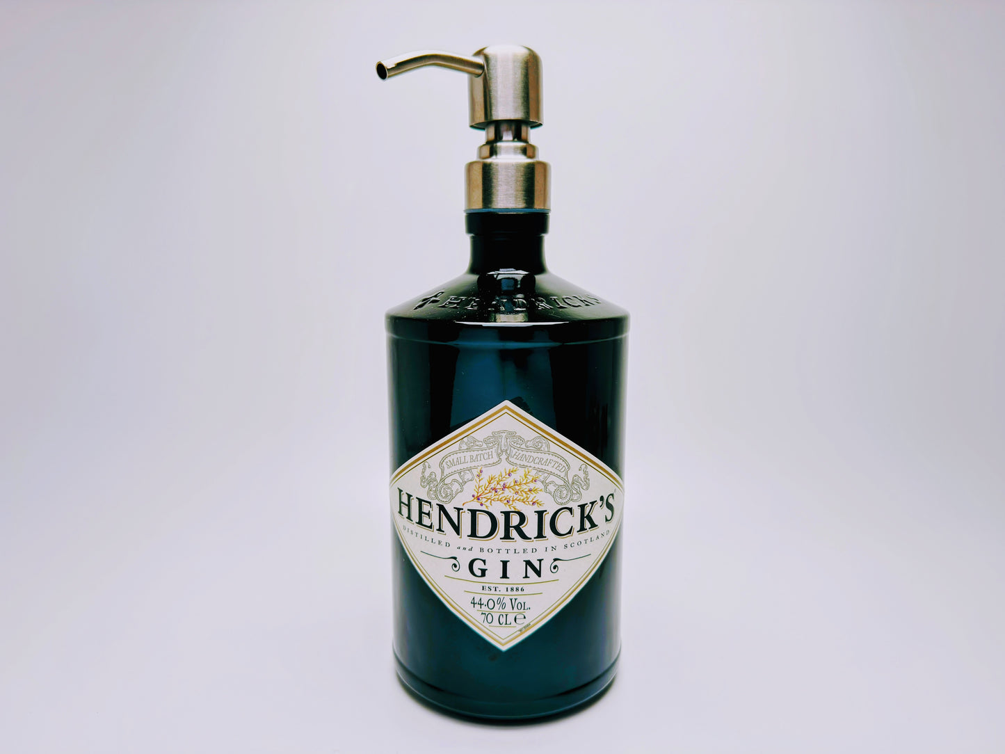 Gin soap dispenser “Hendricks” | Upcycling pump dispenser from Gin Hendricks bottle | Refillable | Bathroom decoration | Gift Scotland | 700ml