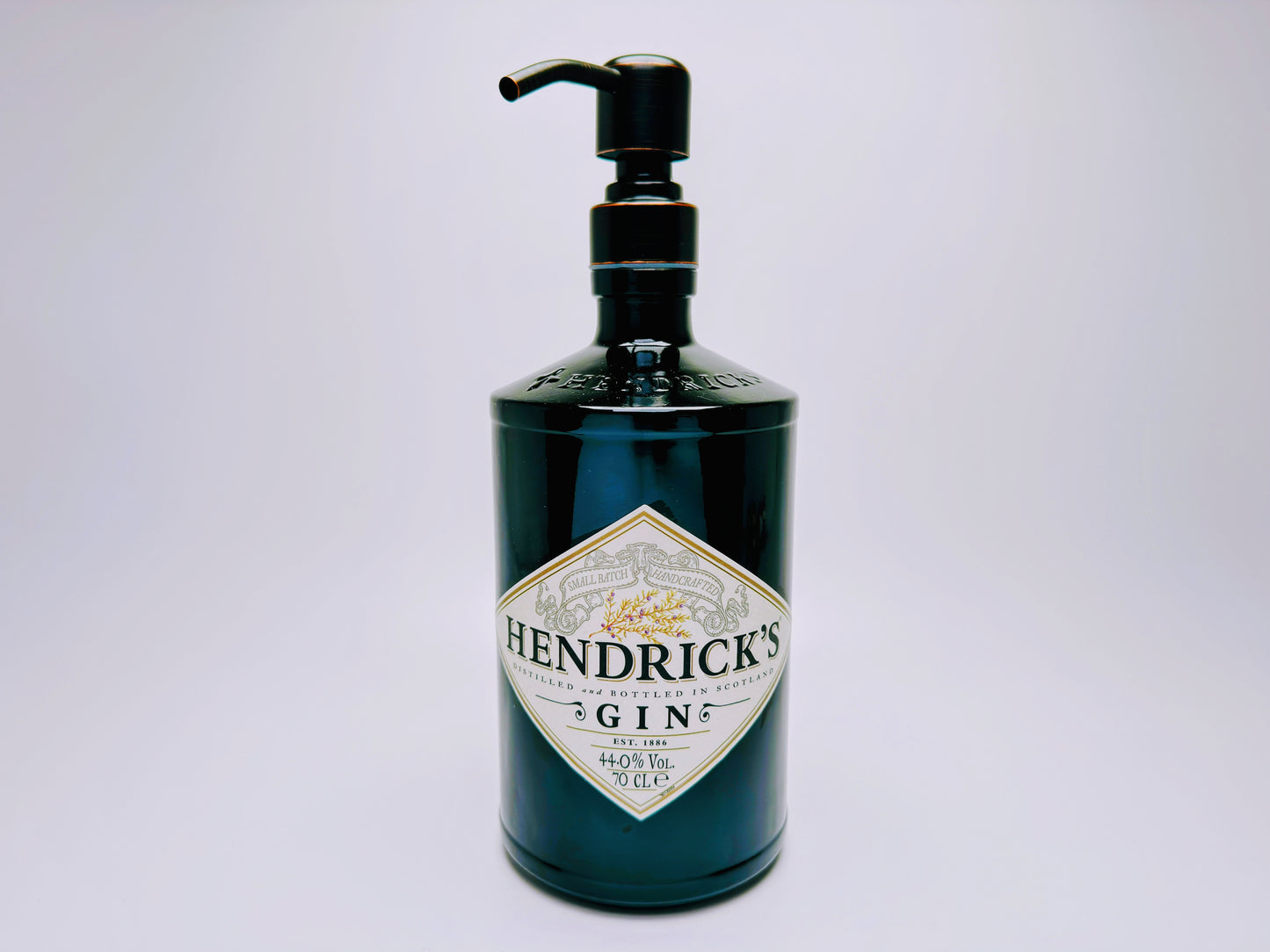 Gin soap dispenser “Hendricks” | Upcycling pump dispenser from Gin Hendricks bottle | Refillable | Bathroom decoration | Gift Scotland | 700ml