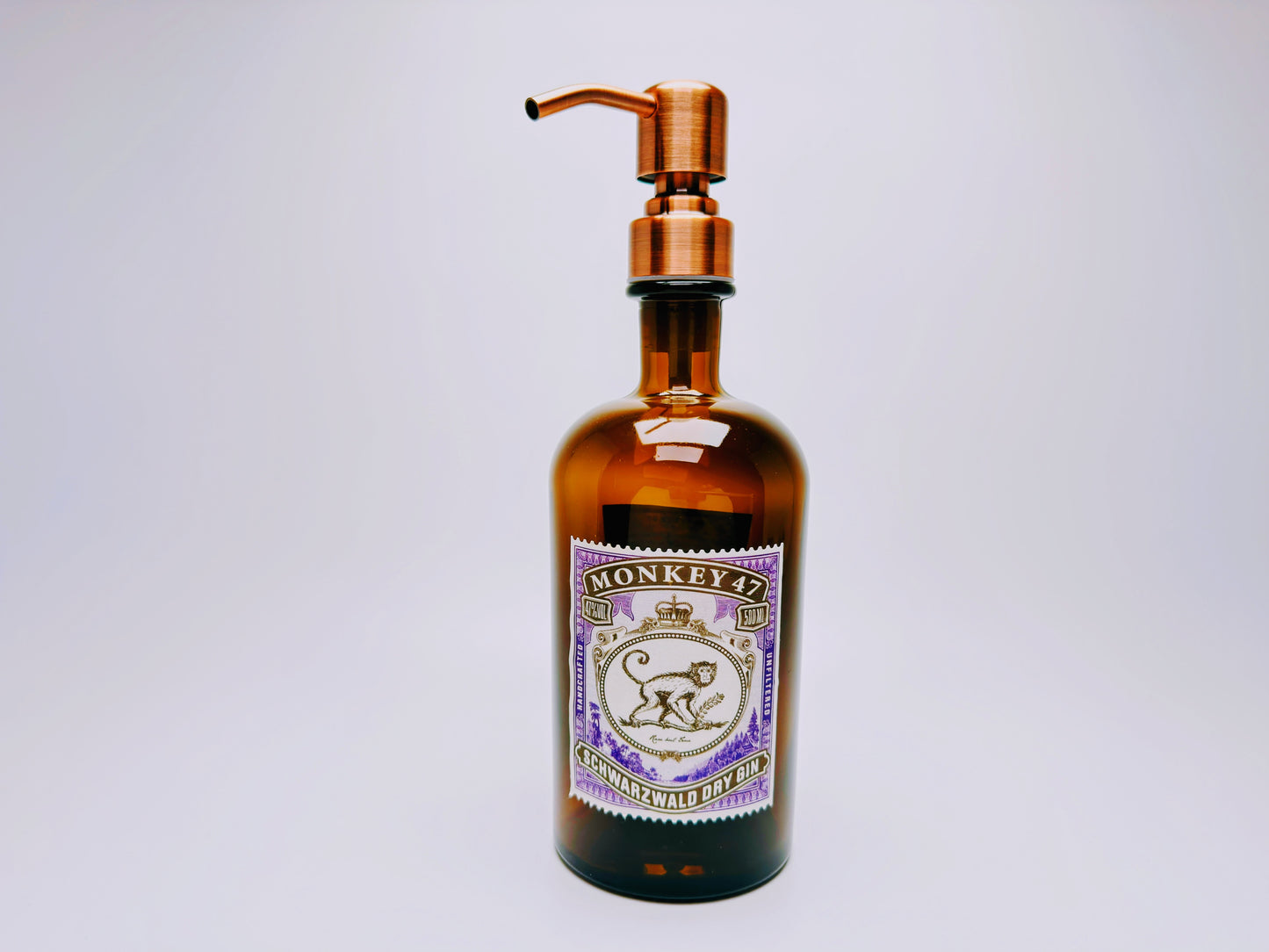 Gin-Seifenspender “Monkey 47“ | Upcycling Pumpspender aus Monkey47 Gin Flasche | Nachfüllbar mit Seife | Bad Deko | Geschenk Schwarzwald