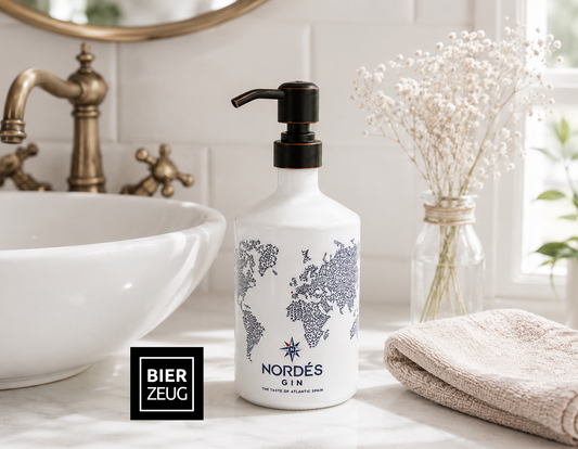 Gin soap dispenser "Nordes" | Upcycling pump dispenser from Nordes gin bottle | Refillable with soap, dishwashing liquid | Bathroom decoration | Gift Spain