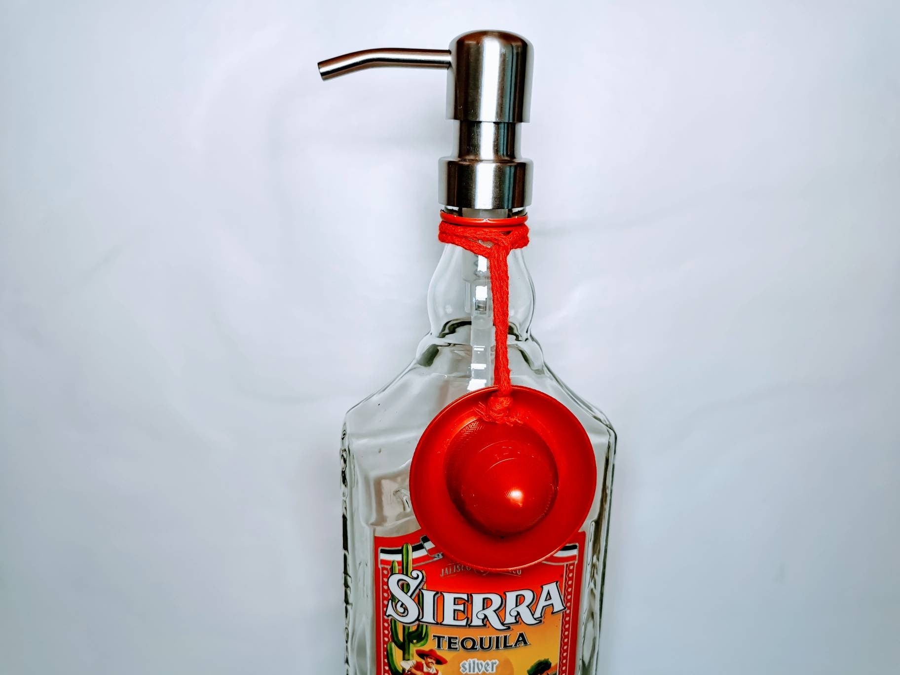 Tequila Bottle Soap - Dispenser for soap, lotion or disinfectant - 700 ml - Gift Upcycling - Sierra Tequila