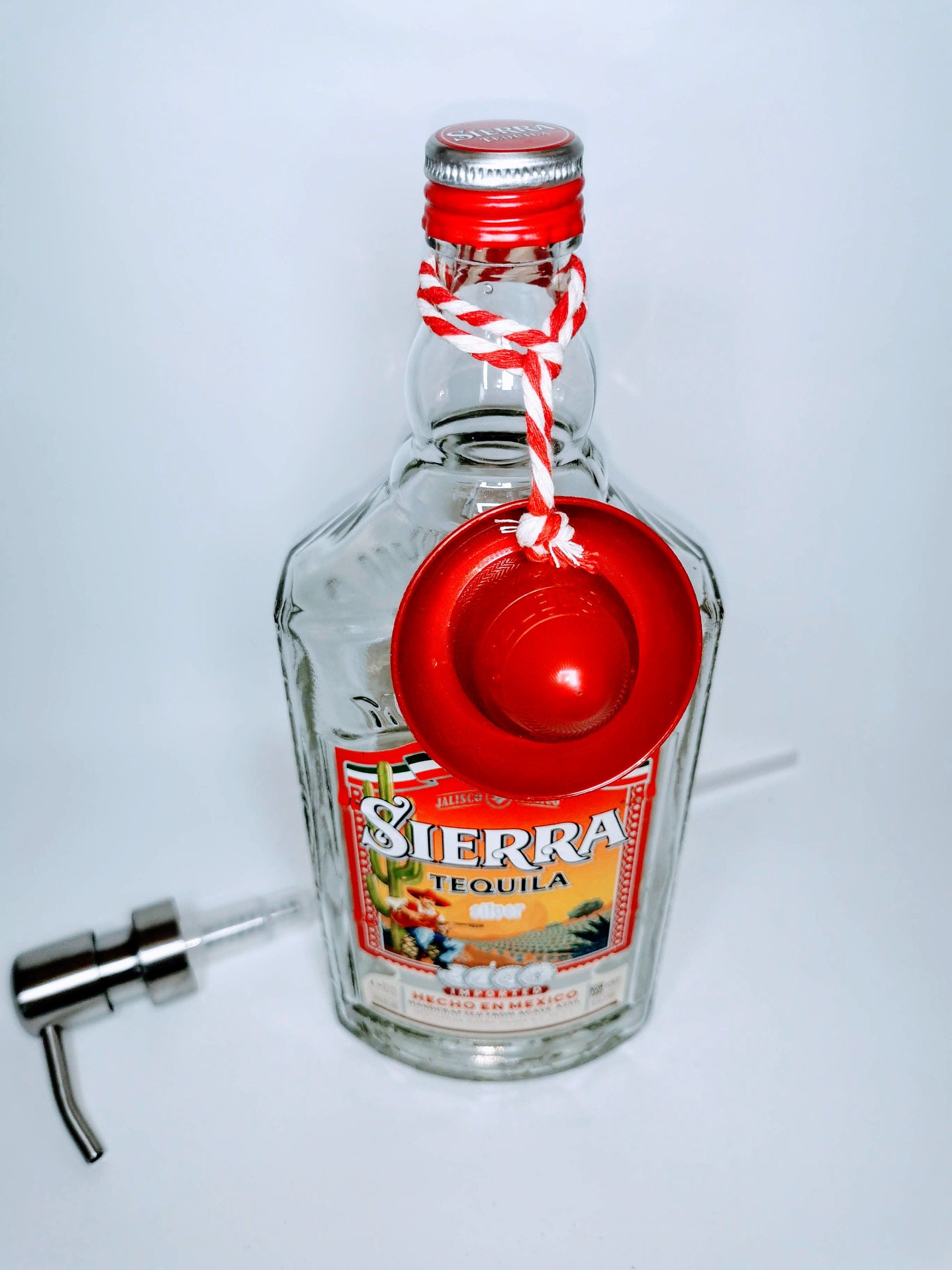 Tequila Bottle Soap - Dispenser for soap, lotion or disinfectant - 700 ml - Gift Upcycling - Sierra Tequila