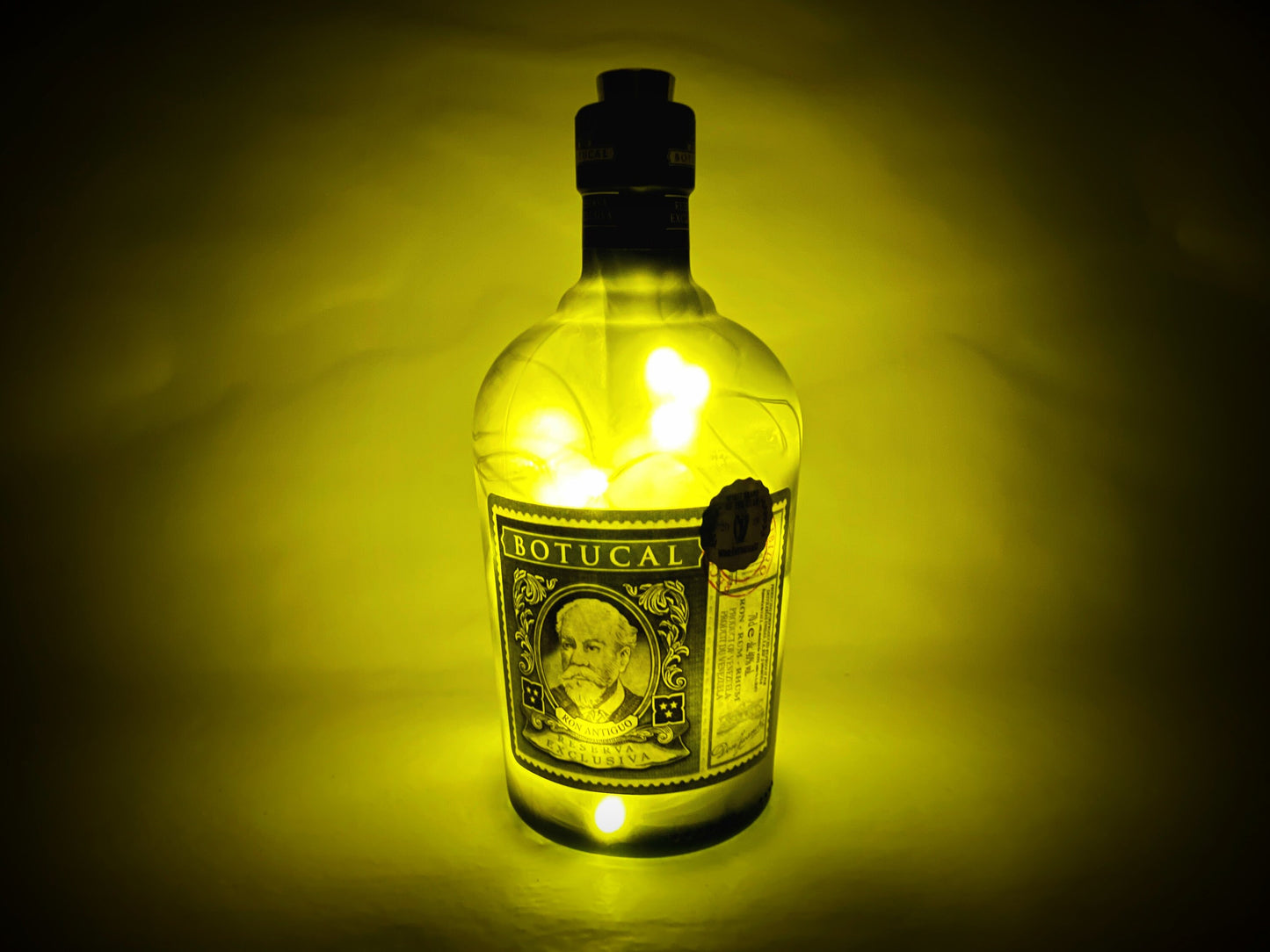 Beleuchtete Rum-Flaschen - Upcycling - LED-Flaschen für die Vitrine - LED-Lichterkette (Batterie) inklusive Timer - Don Papa Botucal Remedy