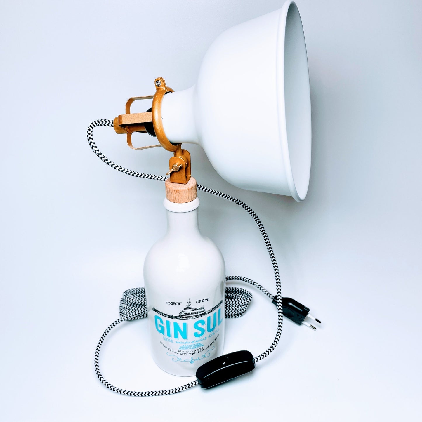 Gin Sul Vintage-Lampe | Handgemachte nachhaltige Tischlampe aus Gin Sul | Einzigartige Geschenkidee | Retro Deko-Licht | Upcycling Leuchte