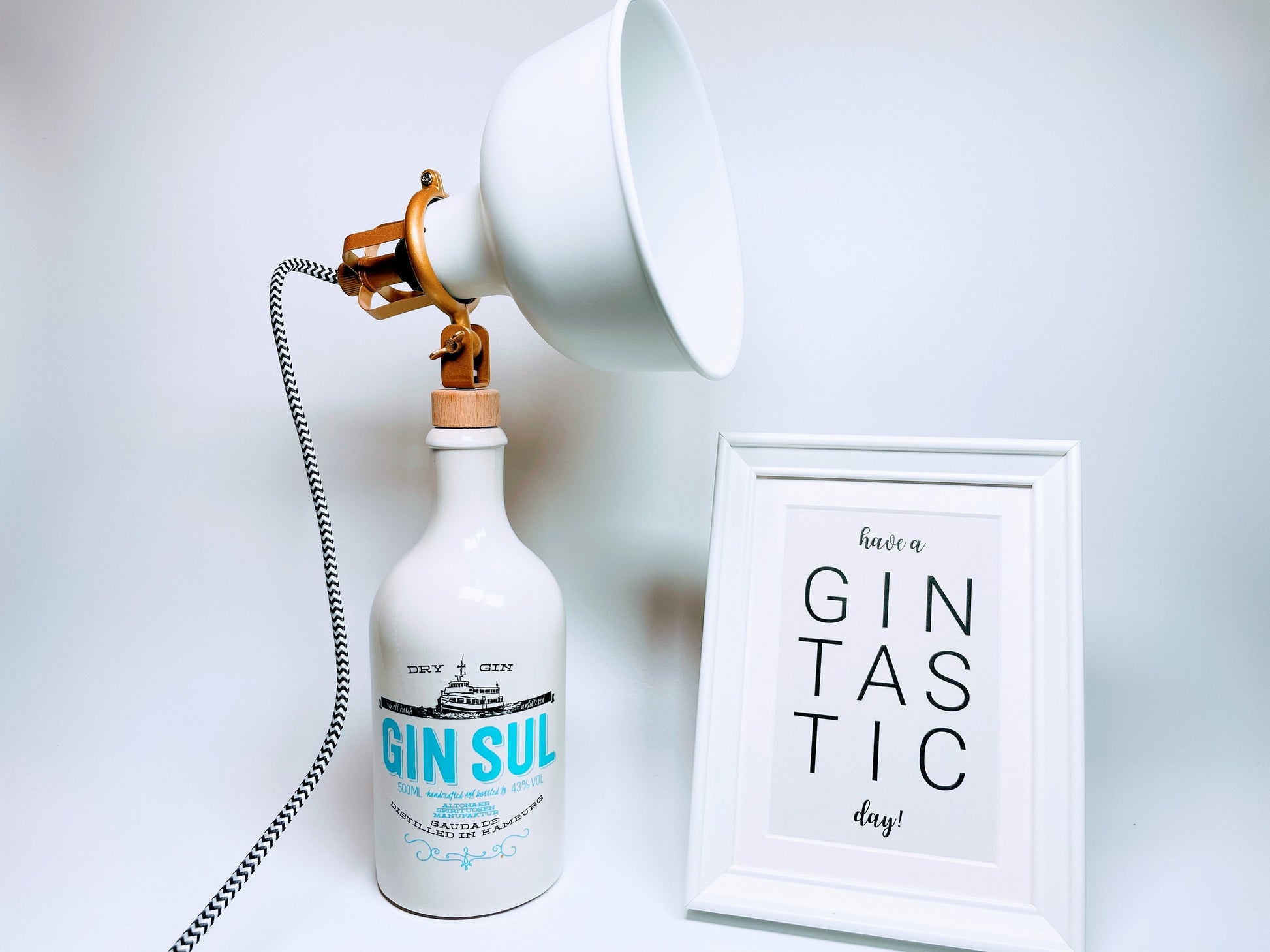 Gin Sul Vintage-Lampe | Handgemachte nachhaltige Tischlampe aus Gin Sul | Einzigartige Geschenkidee | Retro Deko-Licht | Upcycling Leuchte