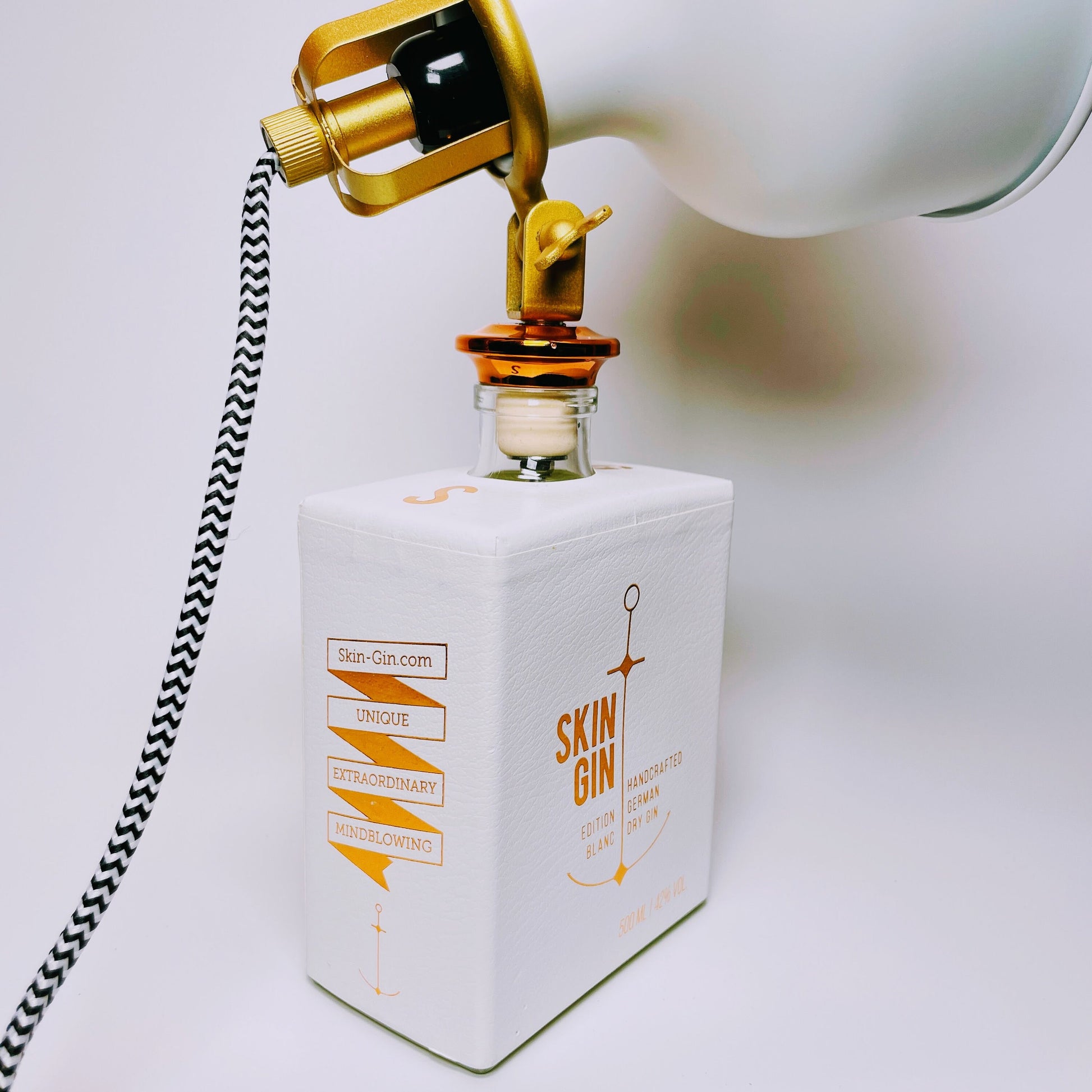 Skin Gin Vintage-Lampe | Handgemachte nachhaltige Tischlampe aus Skin Gin | Einzigartige Geschenkidee | Retro Deko-Licht | Upcycling Leuchte