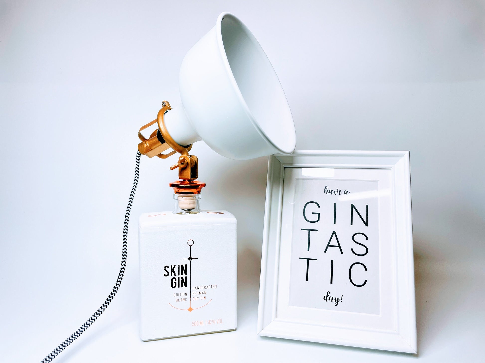 Skin Gin Vintage-Lampe | Handgemachte nachhaltige Tischlampe aus Skin Gin | Einzigartige Geschenkidee | Retro Deko-Licht | Upcycling Leuchte