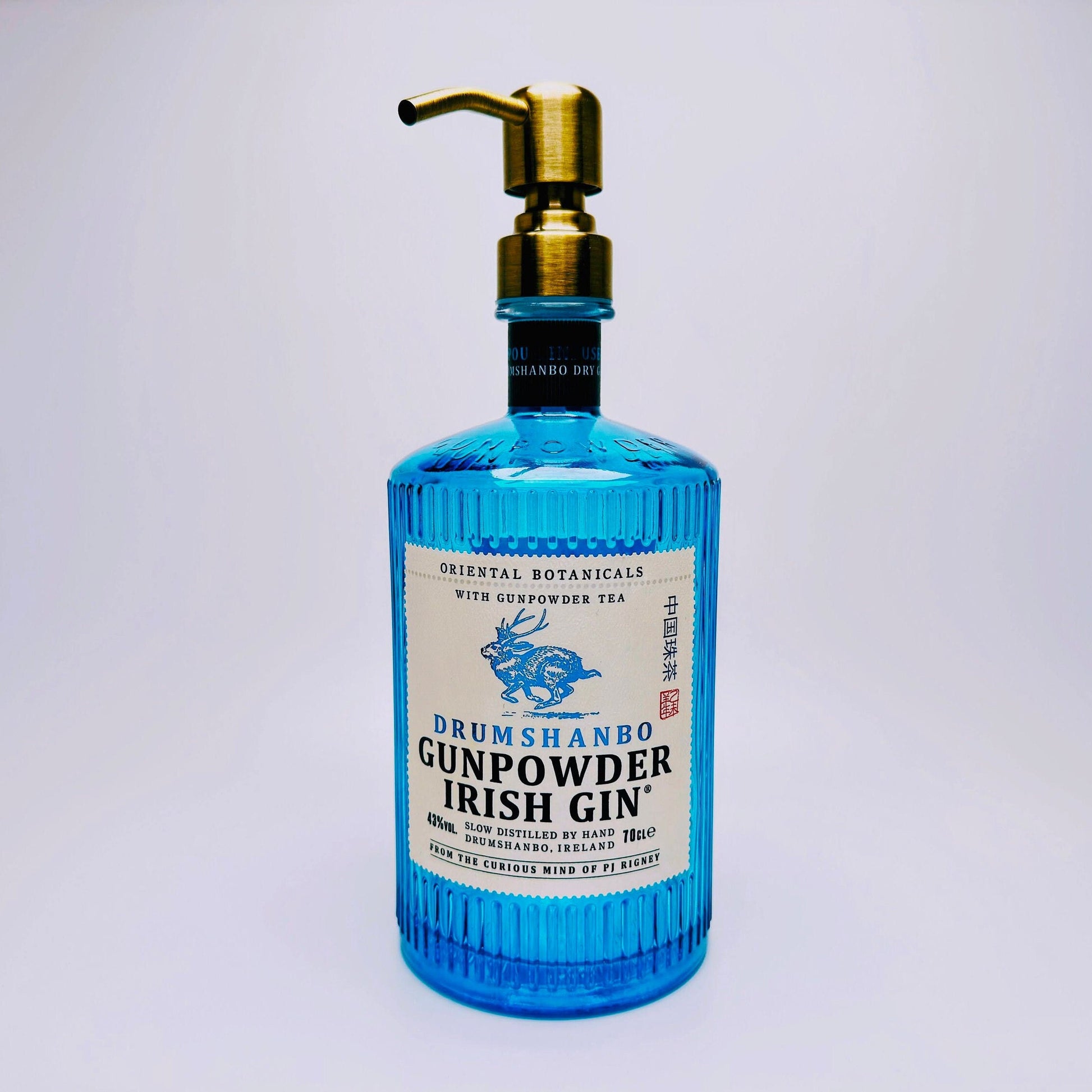 Gin-Seifenspender "Gunpowder" | Upcycling Pumpspender aus Gunpowder-Flasche | Nachfüllbar mit Seife, Lotion | Bad Deko Geschenk Irland