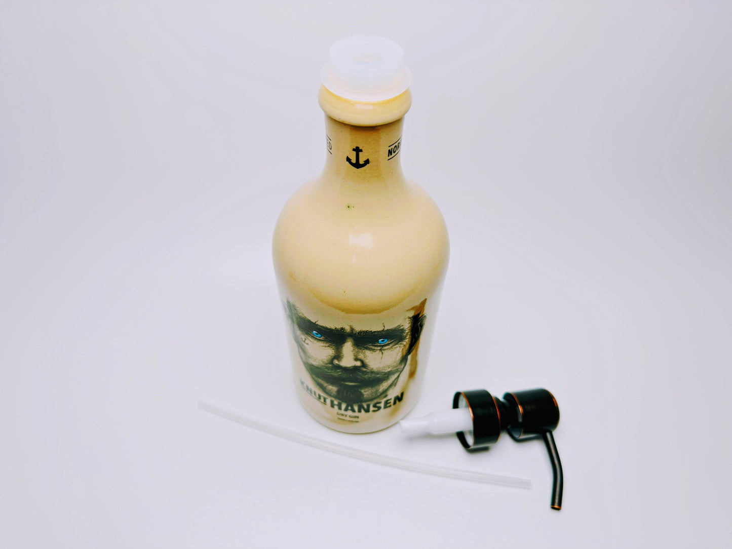 Gin-Seifenspender "Knut Hansen" | Upcycling Pumpspender aus Gin-Flasche | Nachfüllbar mit Seife, Lotion, Bartöl | Bad Deko Geschenk Hamburg