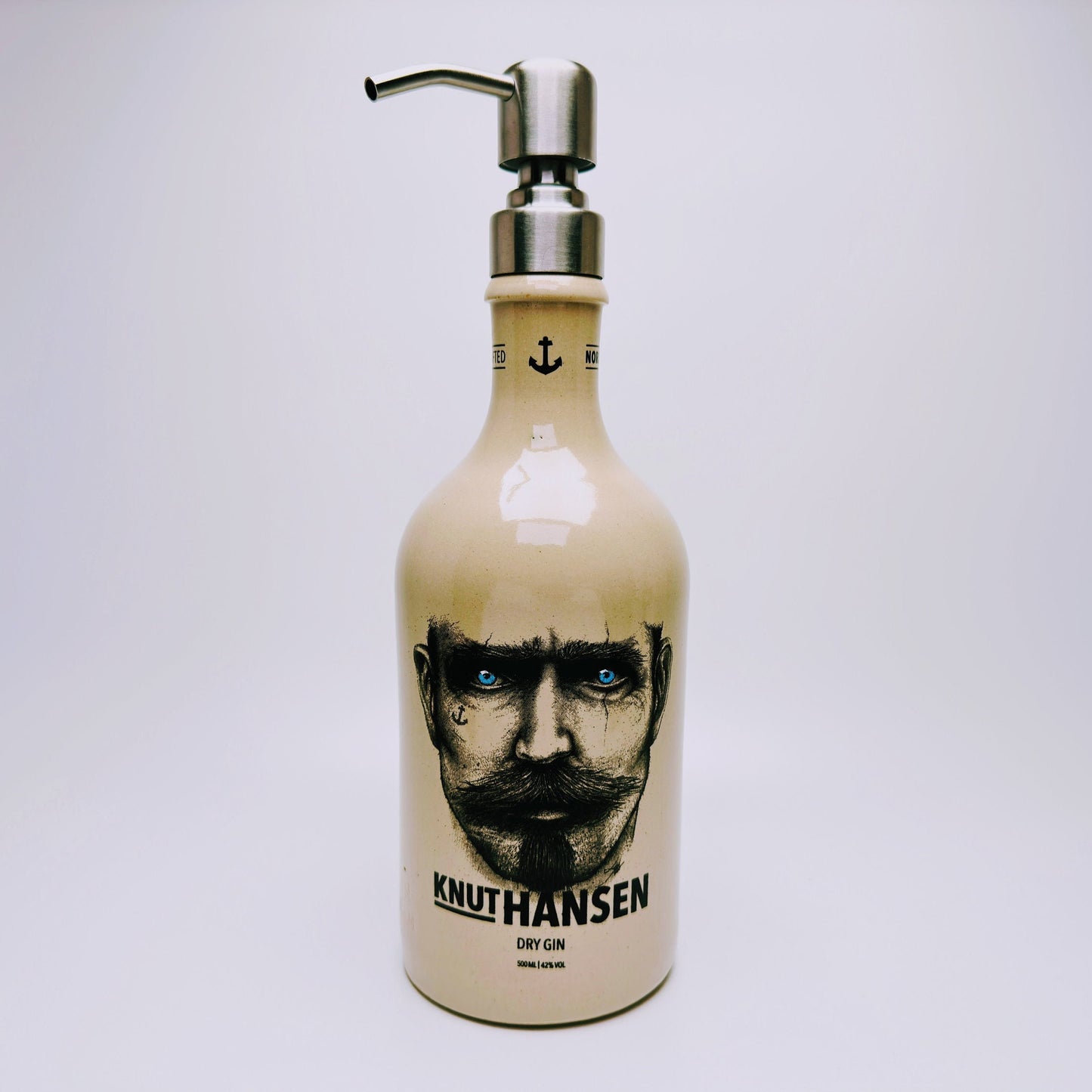 Gin-Seifenspender "Knut Hansen" | Upcycling Pumpspender aus Gin-Flasche | Nachfüllbar mit Seife, Lotion, Bartöl | Bad Deko Geschenk Hamburg