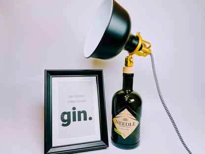 Needle Gin Vintage-Lampe | Handgemachte nachhaltige Tischlampe aus Needle Gin | Einzigartige Geschenkidee | Deko-Licht | Upcycling Leuchte