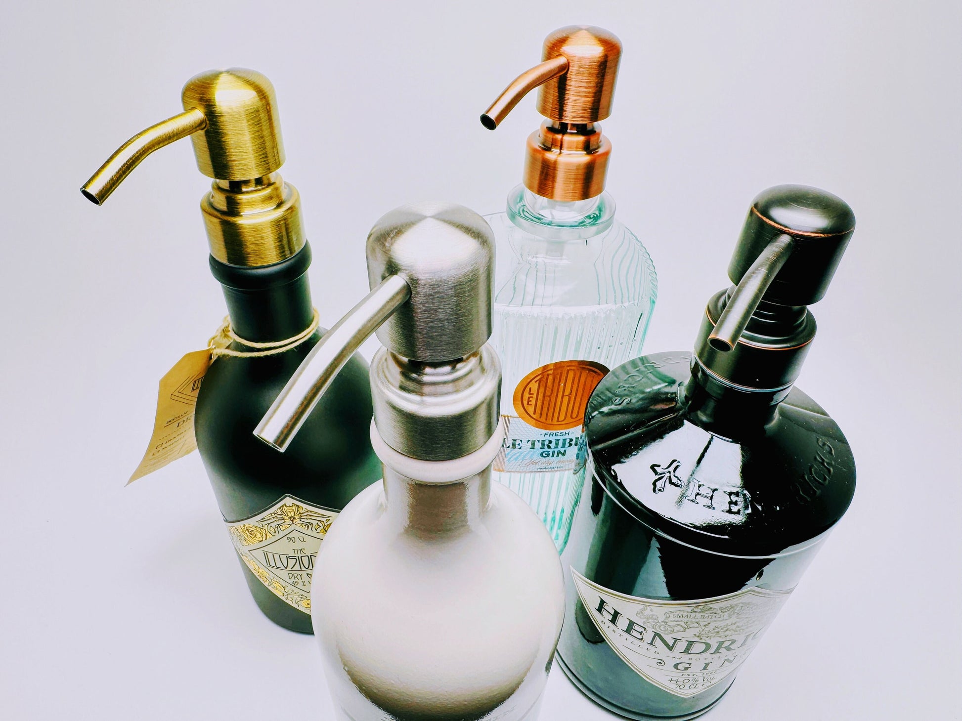 Gin-Seifenspender "Keramik" | Upcycling Pumpspender aus Steingut-Flaschen | Nachfüllbar mit Seife, Lotion, Bartöl | Bad Deko Geschenk