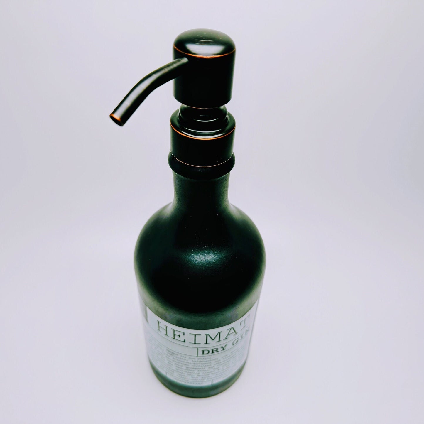 Gin-Seifenspender “Heimat” | Upcycling Pumpspender aus Heimat Gin Flaschen | Nachfüllbar mit Seife, Spüli | Deko Bad Geschenk | 500ml