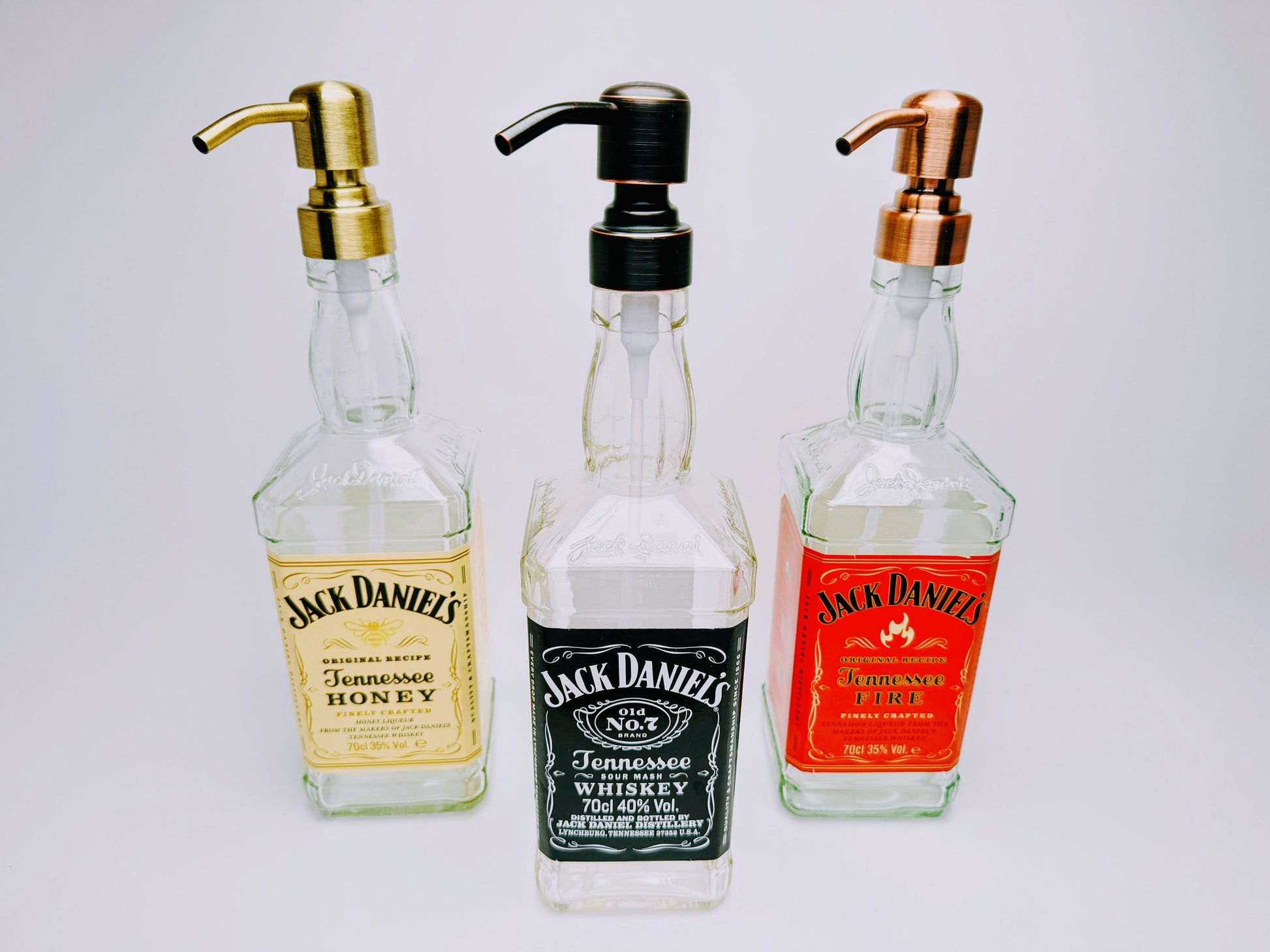 Whisky-Seifenspender “Jacky” | Upcycling Pumpspender aus Jack Daniels Flaschen | Nachfüllbar mit Seife, Spüli, Bartöl | Bad Deko Geschenk