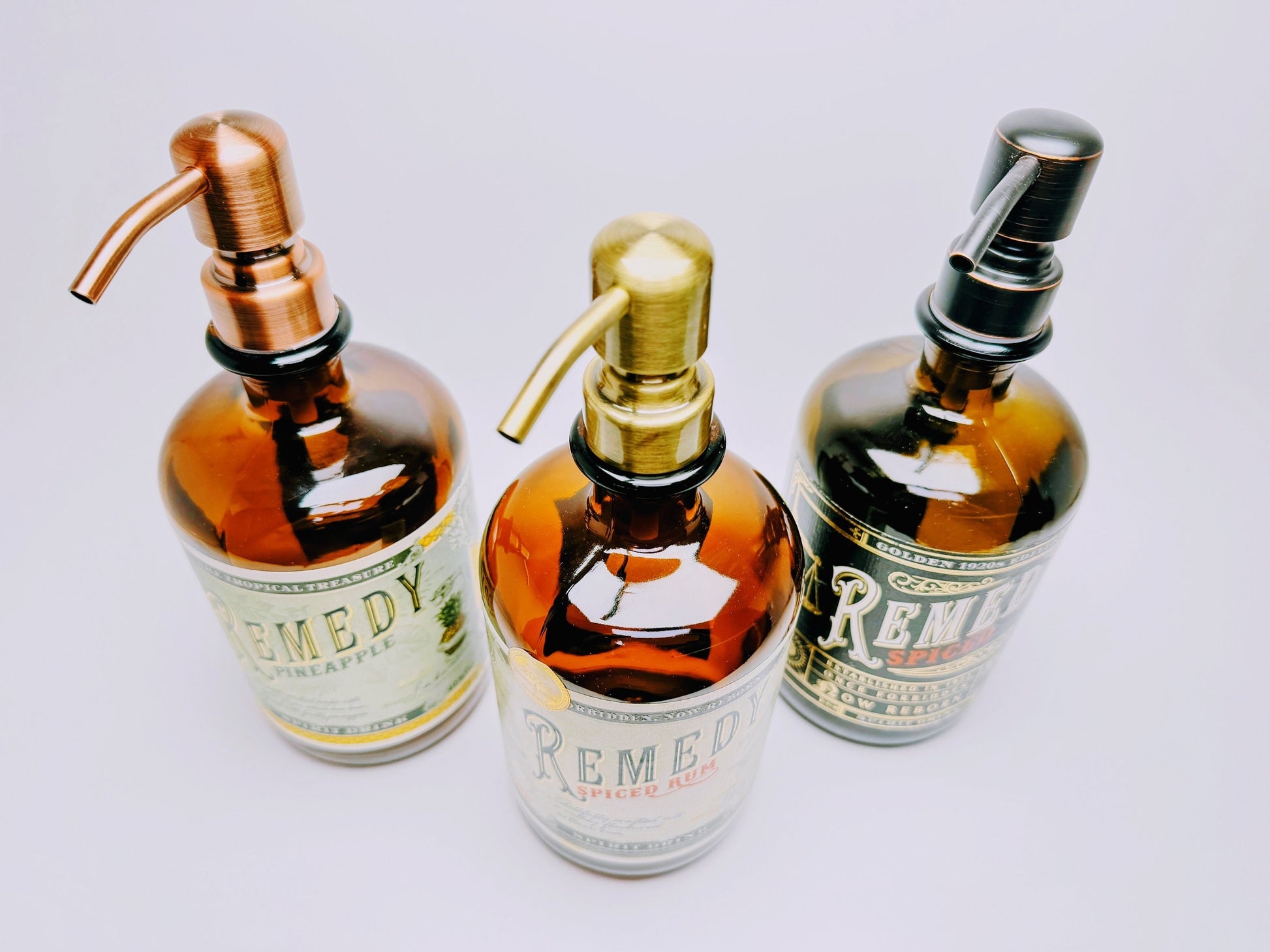 Rum Seifenspender "Remedy Refresh" | Upcycling Pumpspender aus Remedy Rum Flasche | Nachfüllbar | Deko Bad | Karibik Geschenk | 700ml