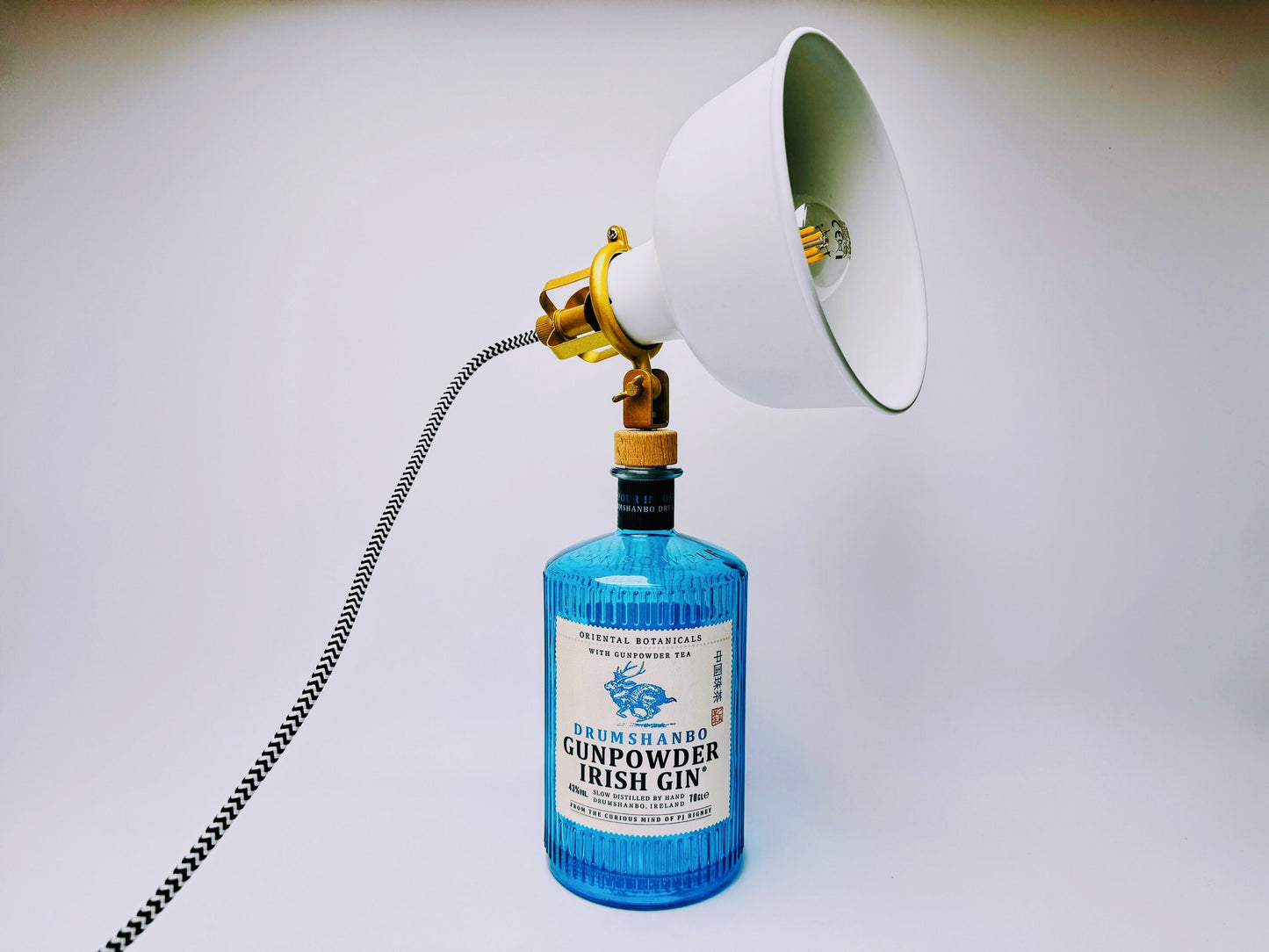 Gunpowder Gin Vintage-Lampe | Handgemachte nachhaltige Tischlampe aus Gunpowder Gin | Einzigartige Geschenkidee | Deko-Licht | Upcycling