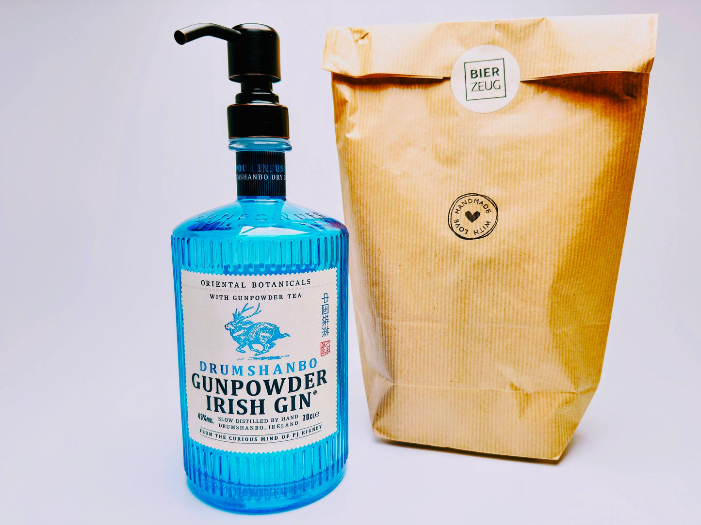 Gin-Seifenspender "Gunpowder" | Upcycling Pumpspender aus Gunpowder-Flasche | Nachfüllbar mit Seife, Lotion | Bad Deko Geschenk Irland