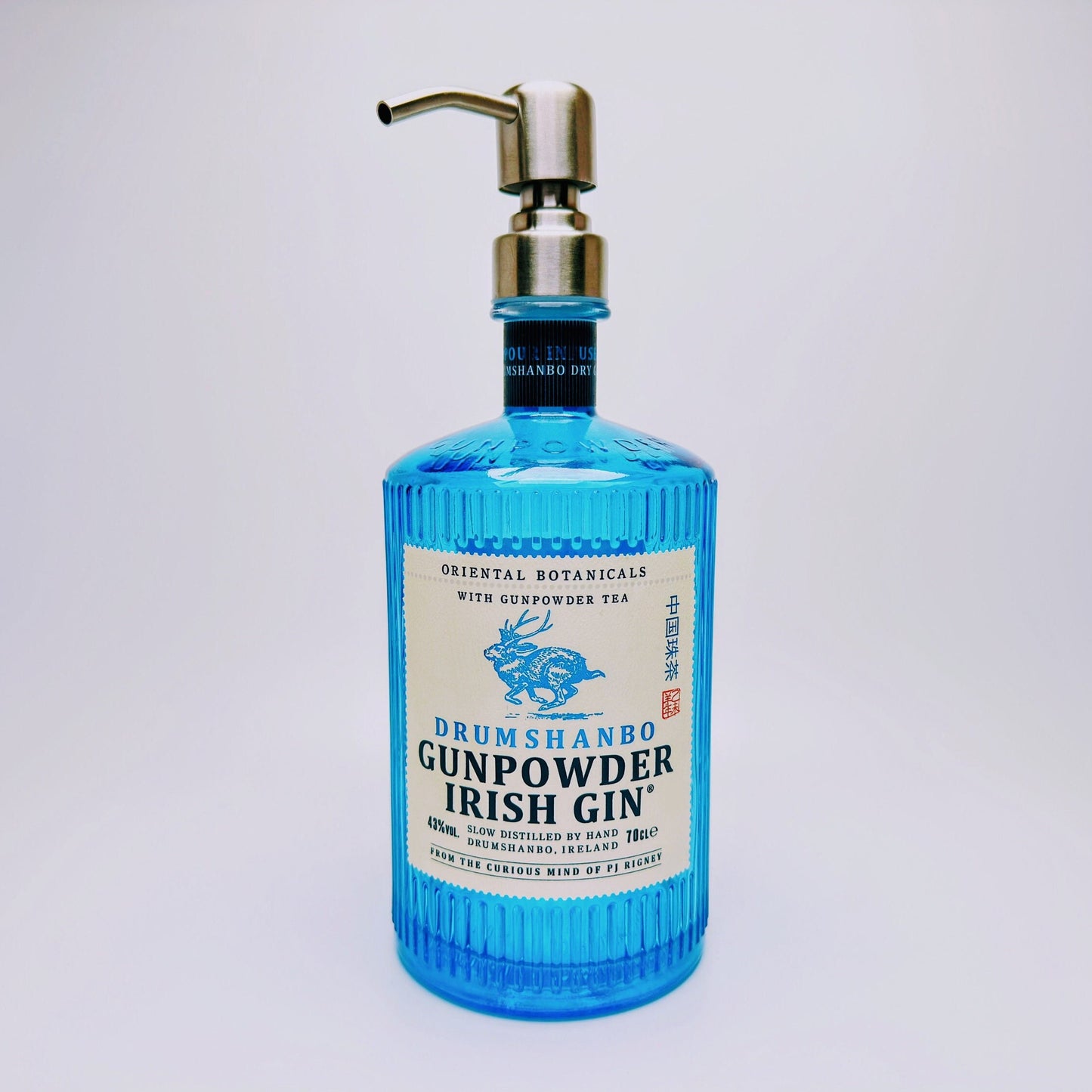 Gin-Seifenspender "Gunpowder" | Upcycling Pumpspender aus Gunpowder-Flasche | Nachfüllbar mit Seife, Lotion | Bad Deko Geschenk Irland