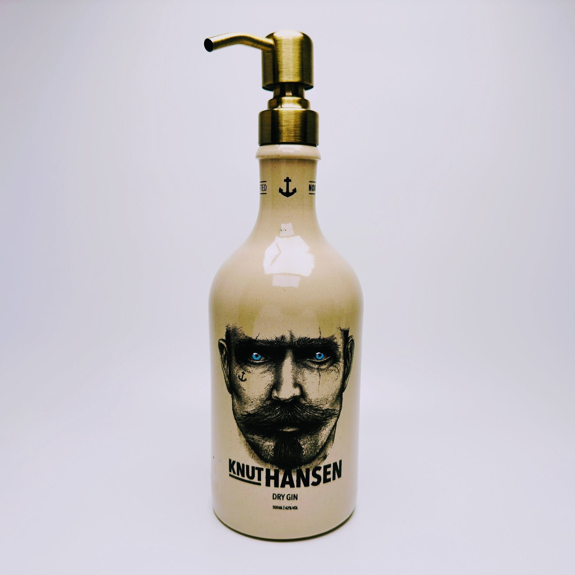 Gin-Seifenspender "Knut Hansen" | Upcycling Pumpspender aus Gin-Flasche | Nachfüllbar mit Seife, Lotion, Bartöl | Bad Deko Geschenk Hamburg