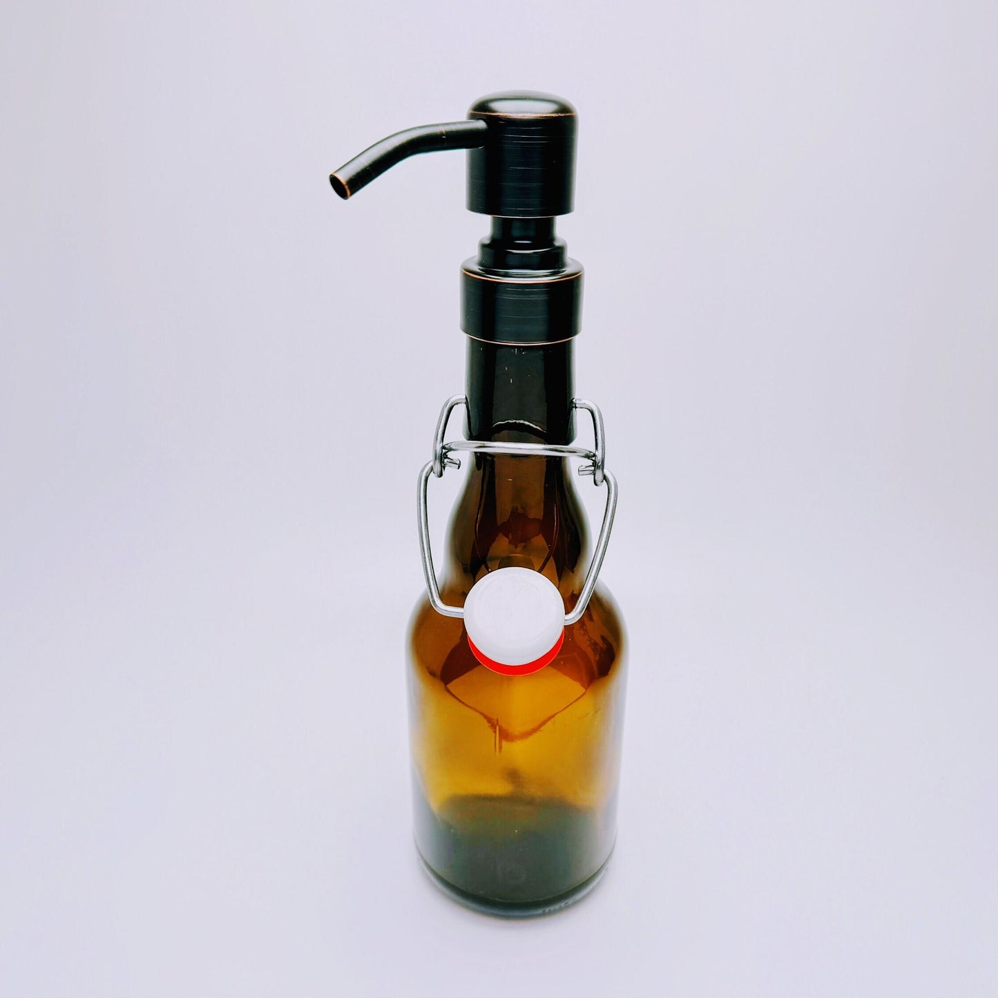 Seifenspender aus Bier-Bügelflaschen - Handgemacht - Upcycling - Nachfüllbarer Pumpspender für Seife, Lotion oder Bartöl - 0,33l