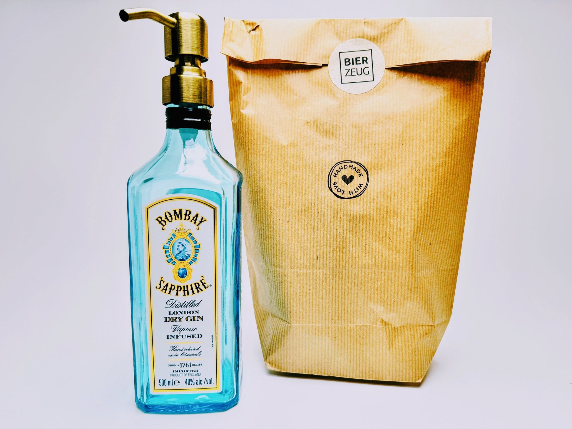 Gin-Seifenspender "Bombay Bubbles" | Upcycling Pumpspender aus Bombay Gin-Flasche | Nachfüllbar mit Seife etc. | Bad Deko Geschenk England