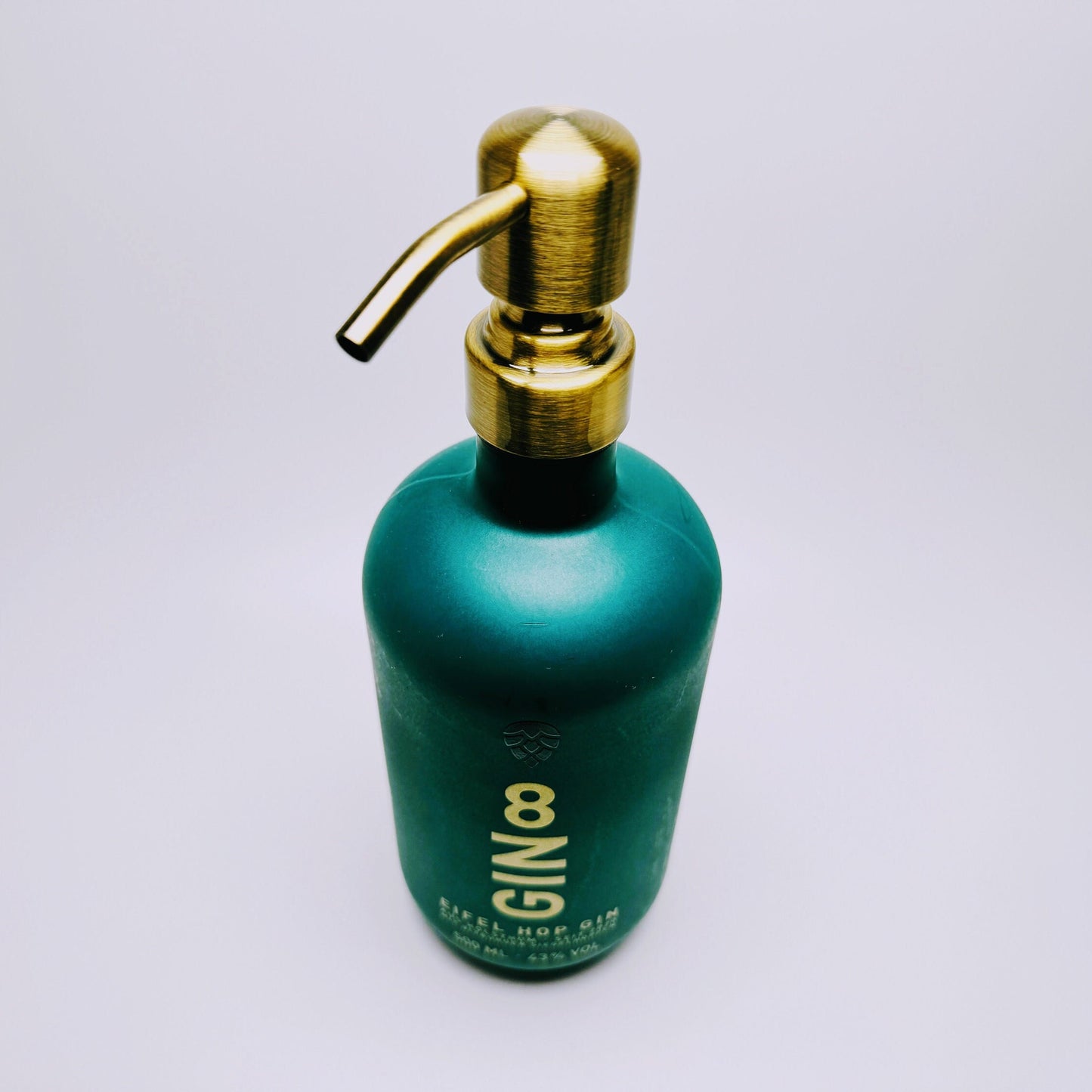 Gin 8 Seifenspender | Upcycling Pumpspender aus Gin 8 Flaschen | Nachfüllbar mit Seife, Lotion, Spüli, Bartöl | Bad Deko | Geschenk Eifel