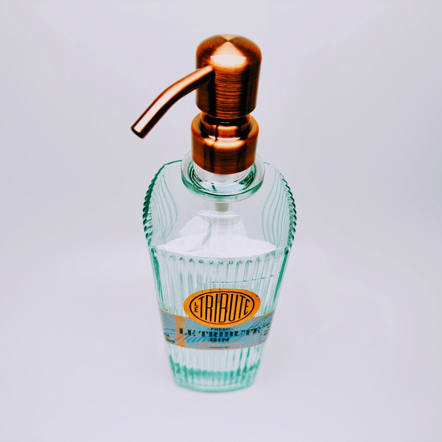 Gin-Seifenspender "Le Tribute" | Upcycling Pumpspender aus Le Tribute Gin Flasche | Nachfüllbar mit Seife | Bad Deko | Geschenk Spanien