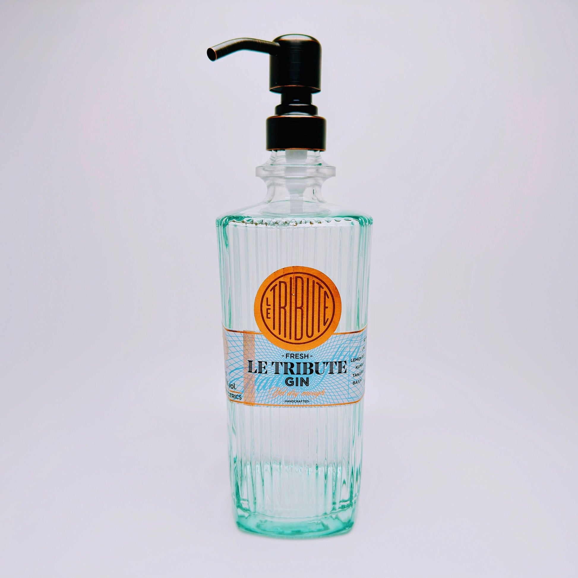 Gin-Seifenspender "Le Tribute" | Upcycling Pumpspender aus Le Tribute Gin Flasche | Nachfüllbar mit Seife | Bad Deko | Geschenk Spanien