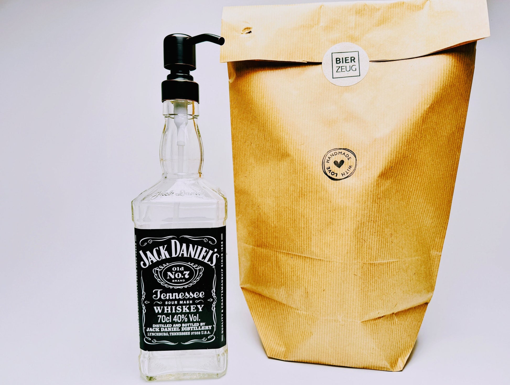 Seifenspender aus Whisky-Flaschen - Nachfüllbarer Pumpspender für Seife, Lotion oder Bartöl - 500-700 ml - Jack Daniels